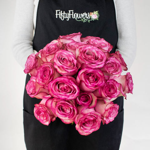 Carrousel Pink Wholesale Roses Bunch In a Hand